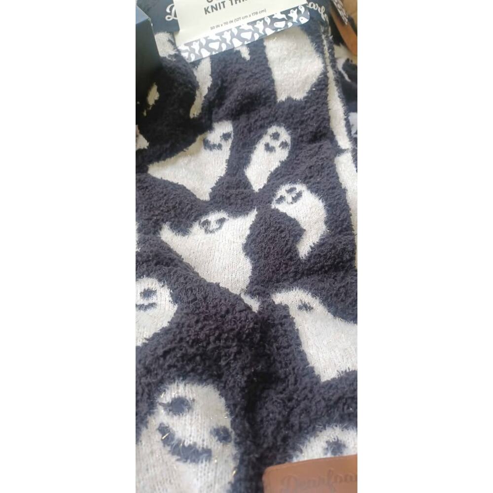 DEARFOAMS oversized knit throw with ghost 50 by 70 inches